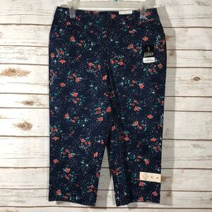 St. John Bay fit hip and thigh mid rise Capri